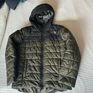 Boys reversible Northface coat camo size 10/12